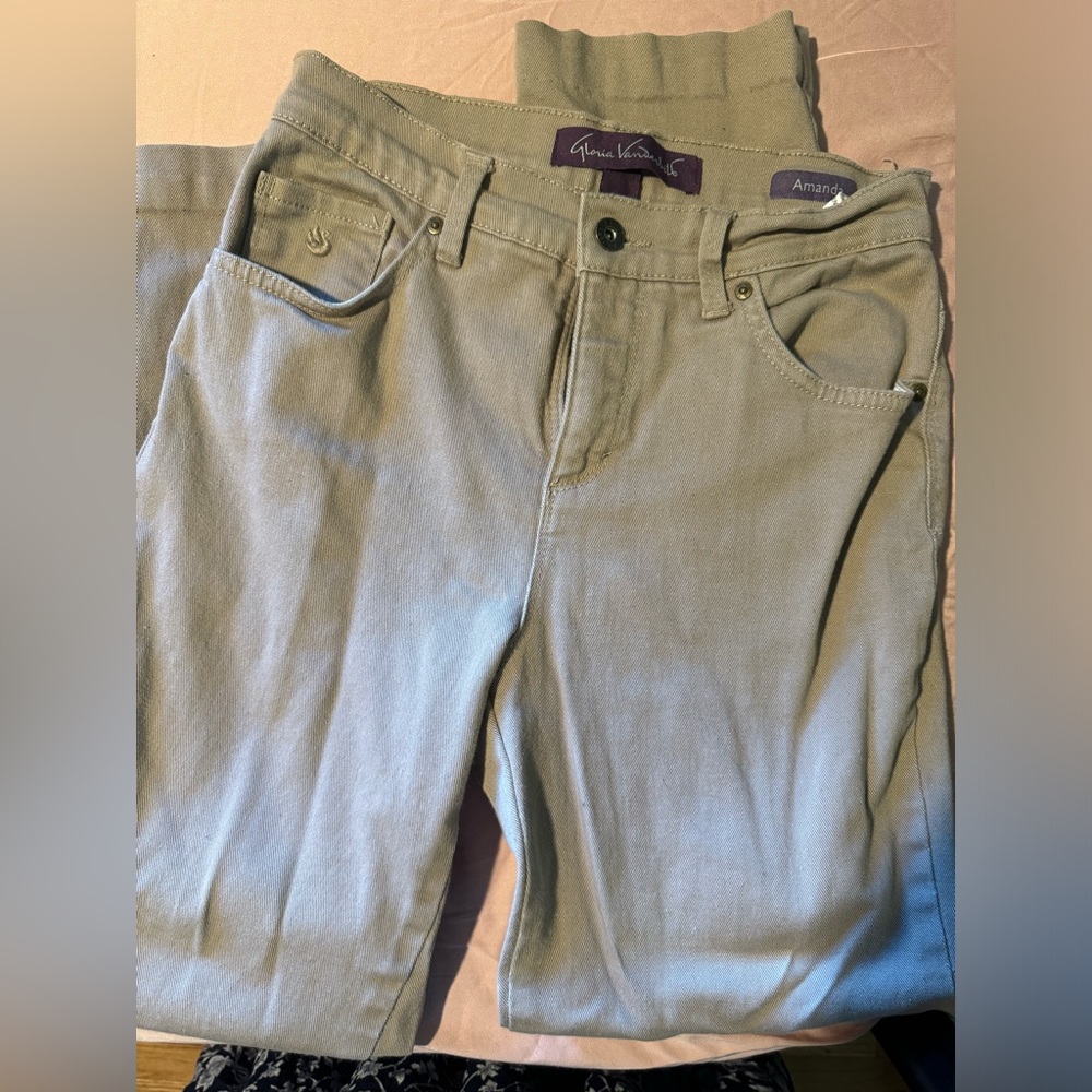 Gloria Vanderbilt light green pants